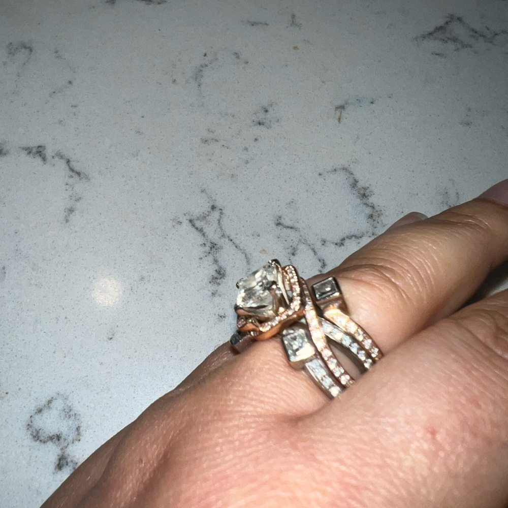Diamond wedding ring. - Picture 4 of 7